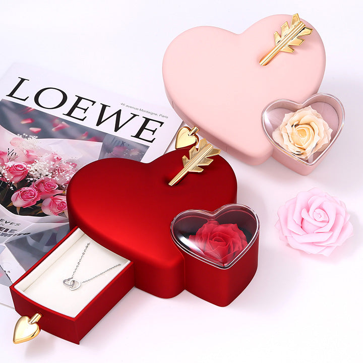 Amour Rosenbox mit versteckter Doppelherzkette - Liebesketten