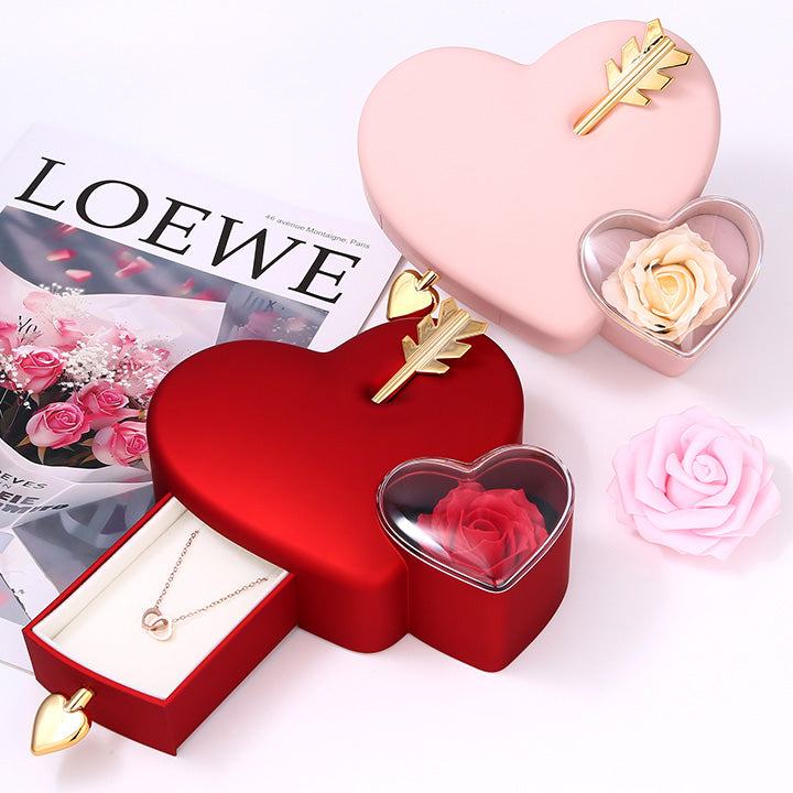 Amour Rosenbox mit versteckter Doppelherzkette