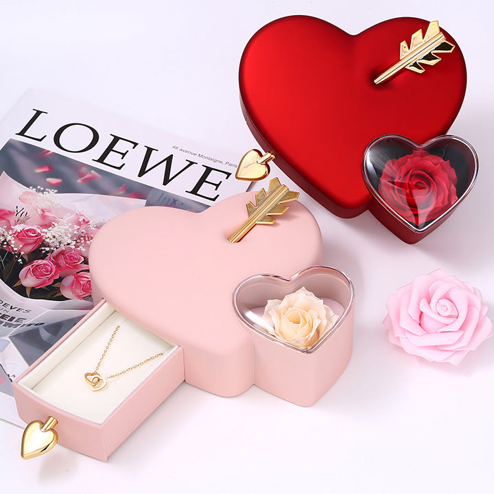 Amour Rosenbox mit versteckter Doppelherzkette