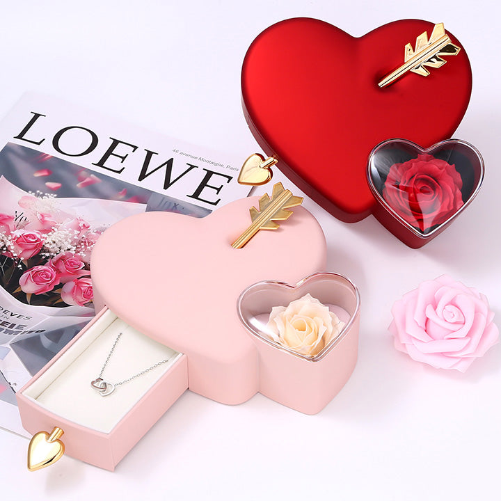 Amour Rosenbox mit versteckter Doppelherzkette