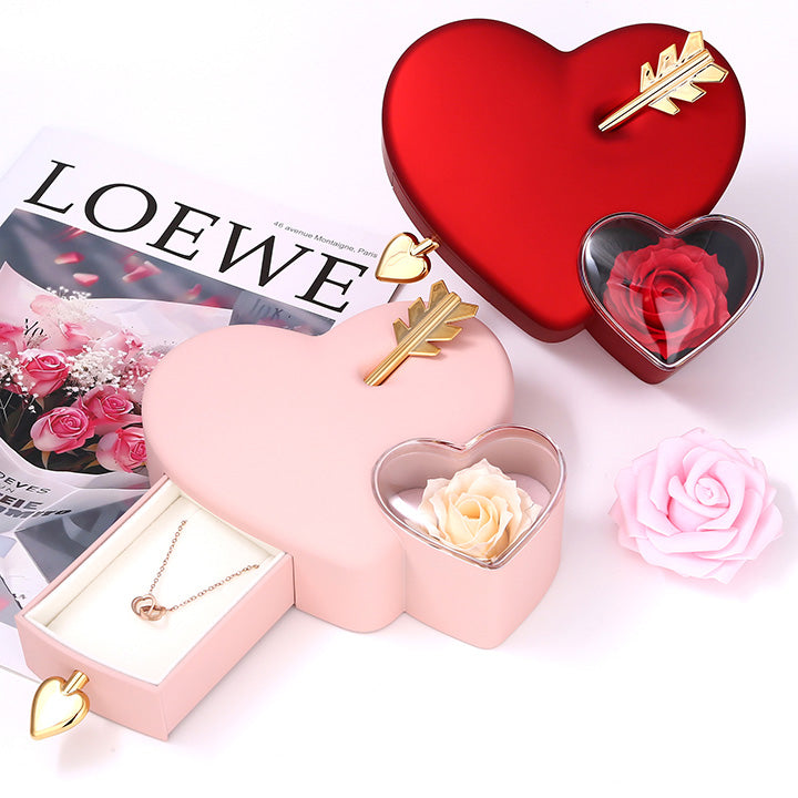 Amour Rosenbox mit versteckter Doppelherzkette