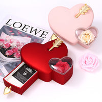 Amour Rosenbox mit versteckter Herzkette und Notiz