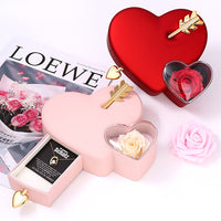 Amour Rosenbox mit versteckter Herzkette und Notiz