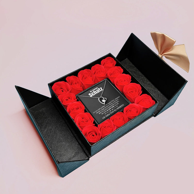 Aufklappbare Rosenbox mit Herz-Halskette und Karte