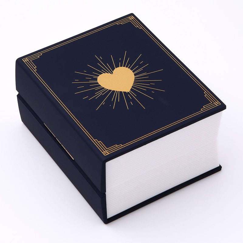 Buch-Rosenbox mit Doppelherzkette und Namensgravur