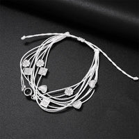 Fotoarmband mit kleinen Liebesanhängern am Band