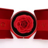 Grosse Rosenbox mit gravierter Doppelherzkette