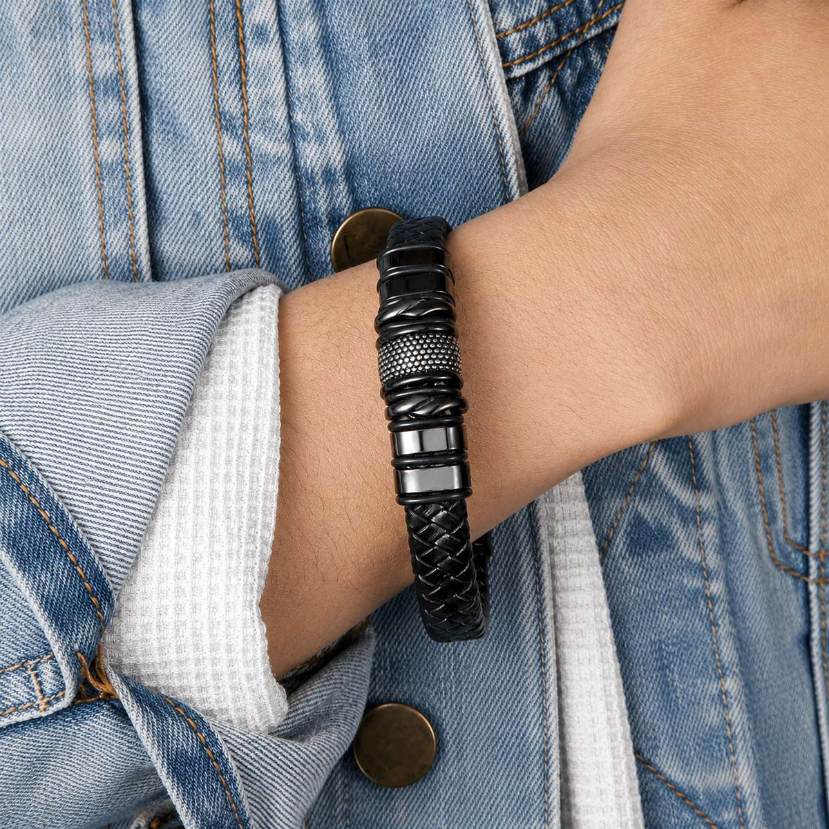 Herren-Armband mit gravierten Namensbeads aus Leder - Liebesketten