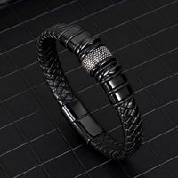 Herren-Armband mit gravierten Namensbeads aus Leder