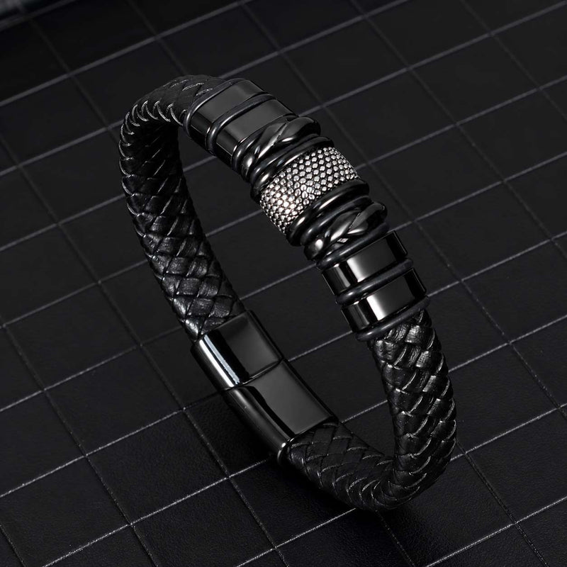 Herren-Armband mit gravierten Namensbeads aus Leder