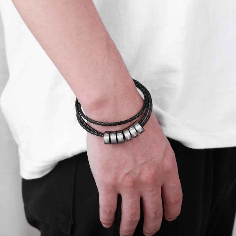 Lederarmband mit gravierten Namensringen für ihn