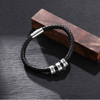 Lederarmband mit gravierten Namensringen für ihn