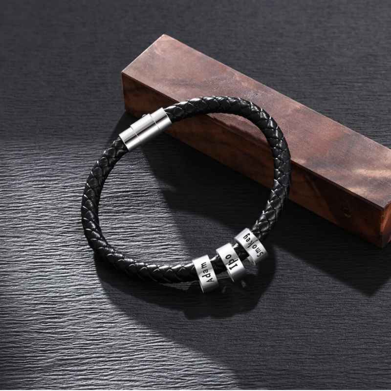 Lederarmband mit gravierten Namensringen für ihn