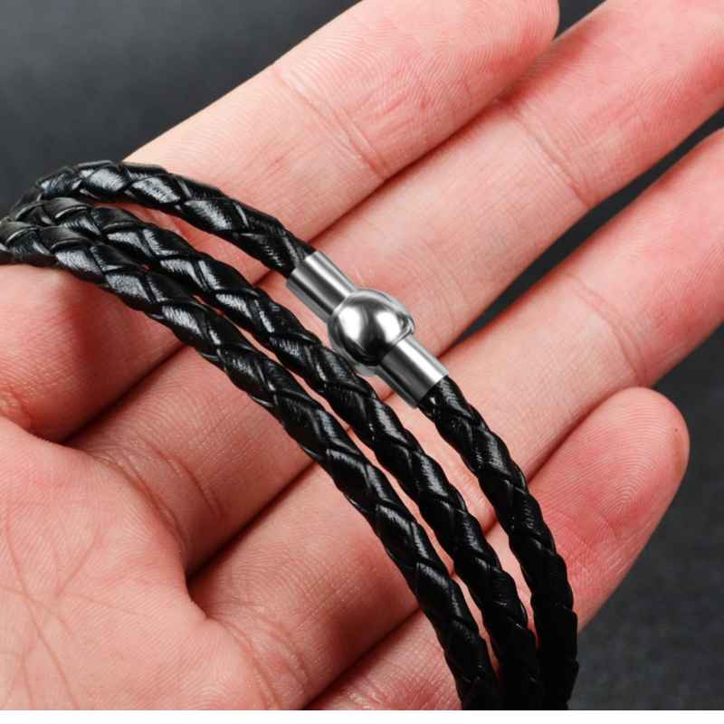 Lederarmband mit gravierten Namensringen für ihn - Liebesketten
