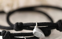 Magnetische Partnerarmbänder mit Initialen im Zweierset