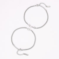 Partnerarmbänder mit Initialen und Geburtsstein