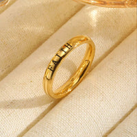 Personalisierter Ring mit Namensgravur am Band