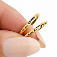 Personalisierter Ring mit Namensgravur am Band