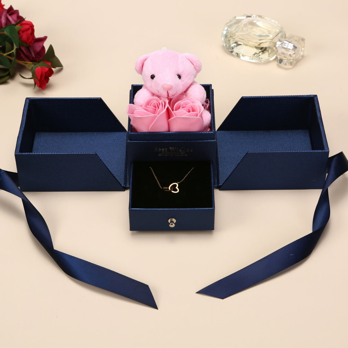 Rosenbär-Box mit gravierter Halskette und Rosen - Liebesketten