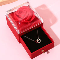 Rosenbox mit gravierter Doppelherzkette im Set
