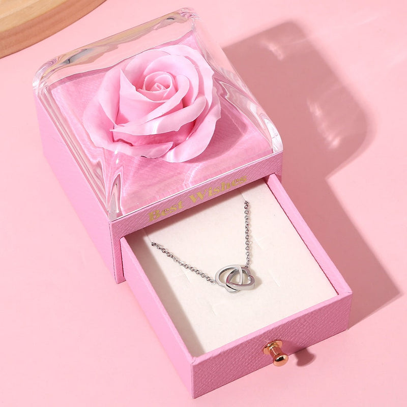Rosenbox mit gravierter Doppelherzkette im Set