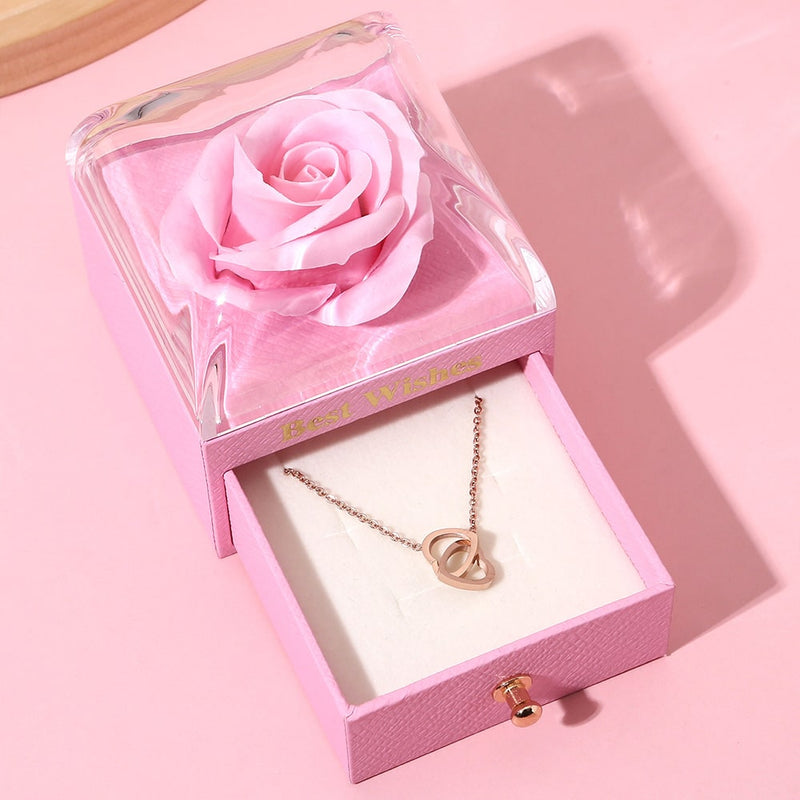 Rosenbox mit gravierter Doppelherzkette im Set