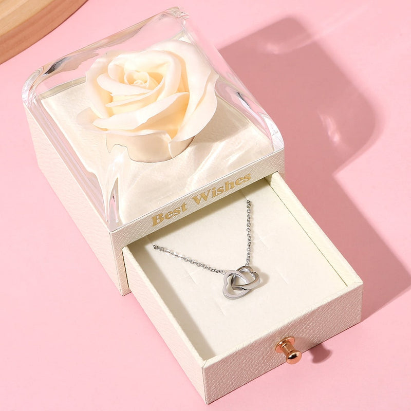 Rosenbox mit gravierter Doppelherzkette im Set