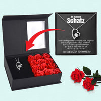 Rosenbox mit Notiz und funkelnder Herz-Halskette