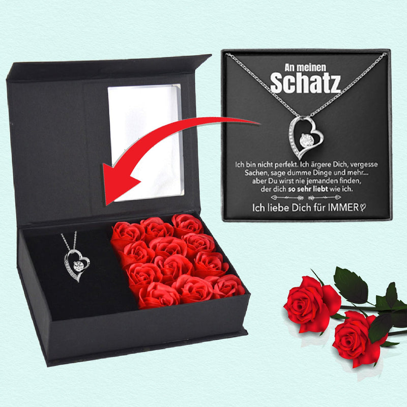 Rosenbox mit Notiz und funkelnder Herz-Halskette