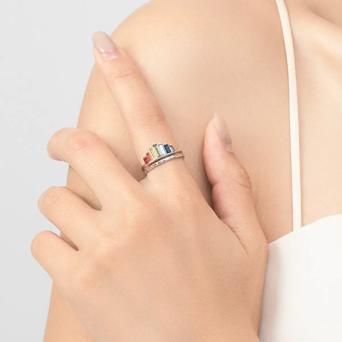 Schmaler Ring mit Regenbogensteinen für jeden Tag - Liebesketten