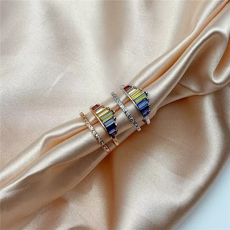 Schmaler Ring mit Regenbogensteinen für jeden Tag