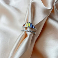 Schmaler Ring mit Regenbogensteinen für jeden Tag