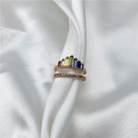 Schmaler Ring mit Regenbogensteinen für jeden Tag