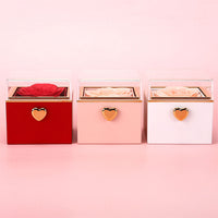 Überraschungs-Rosenbox mit Herzkette und Notiz