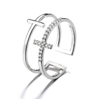 Verstellbarer Kreuz-Ring mit funkelnden Steinen