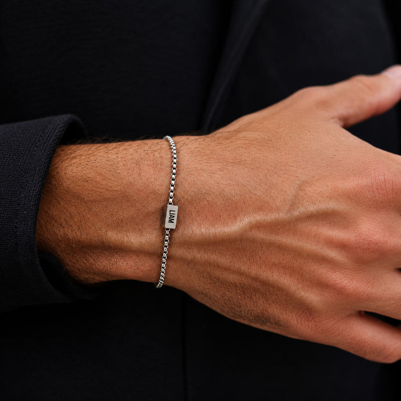 Würfelarmband mit bis zu vier gravierten Namen
