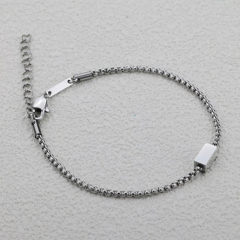 Würfelarmband mit bis zu vier gravierten Namen