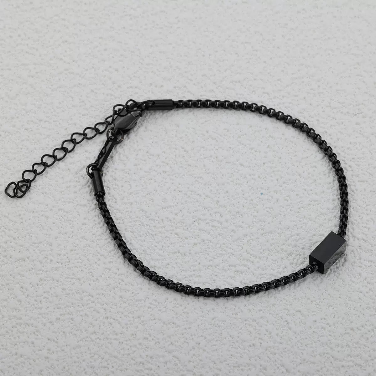 Würfelarmband mit bis zu vier gravierten Namen - Liebesketten